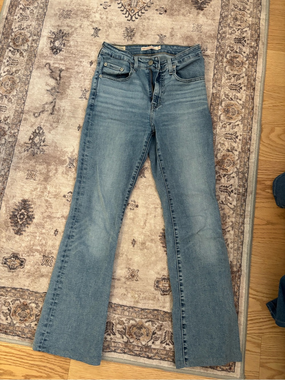 LEVIS 725 Bootcut Jeans